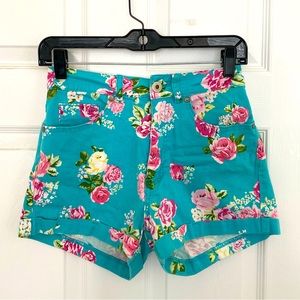 high waisted bullhead flower shorts!!